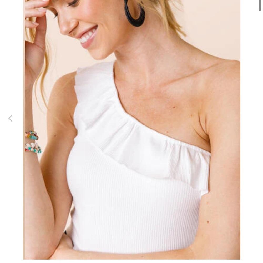 NWT Mi Ami (Francesca’s) Flounced One Shoulder White Top